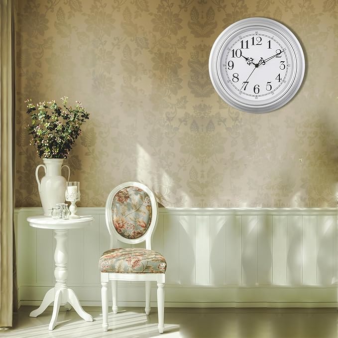 Plumeet Small Retro Wall Clock