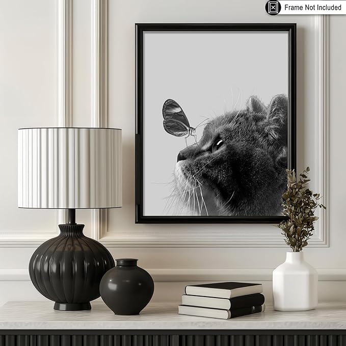 Poster Master Butterfly on Cat Poster