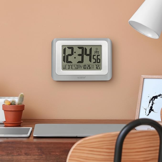 La Crosse Technology 513-88907-INT Digital Atomic Clock